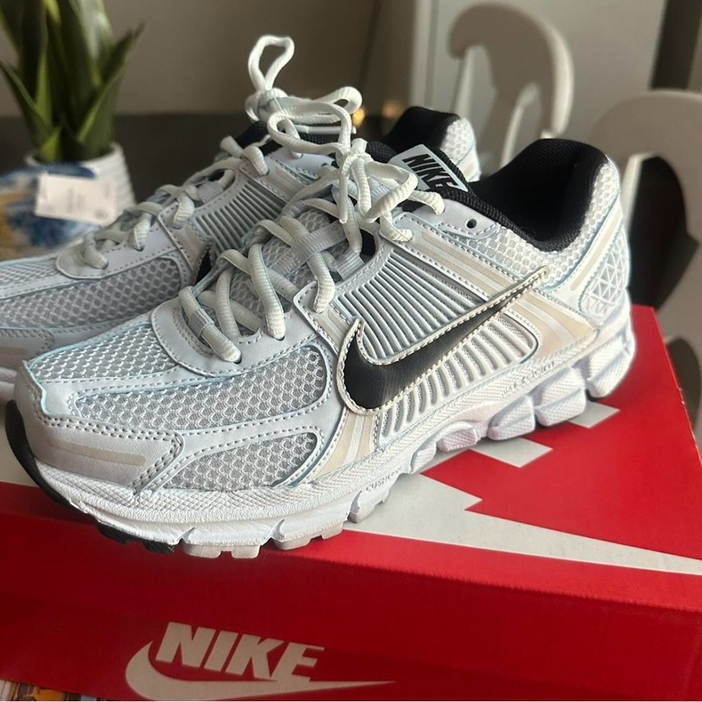Women’s Nike Vomero 5s